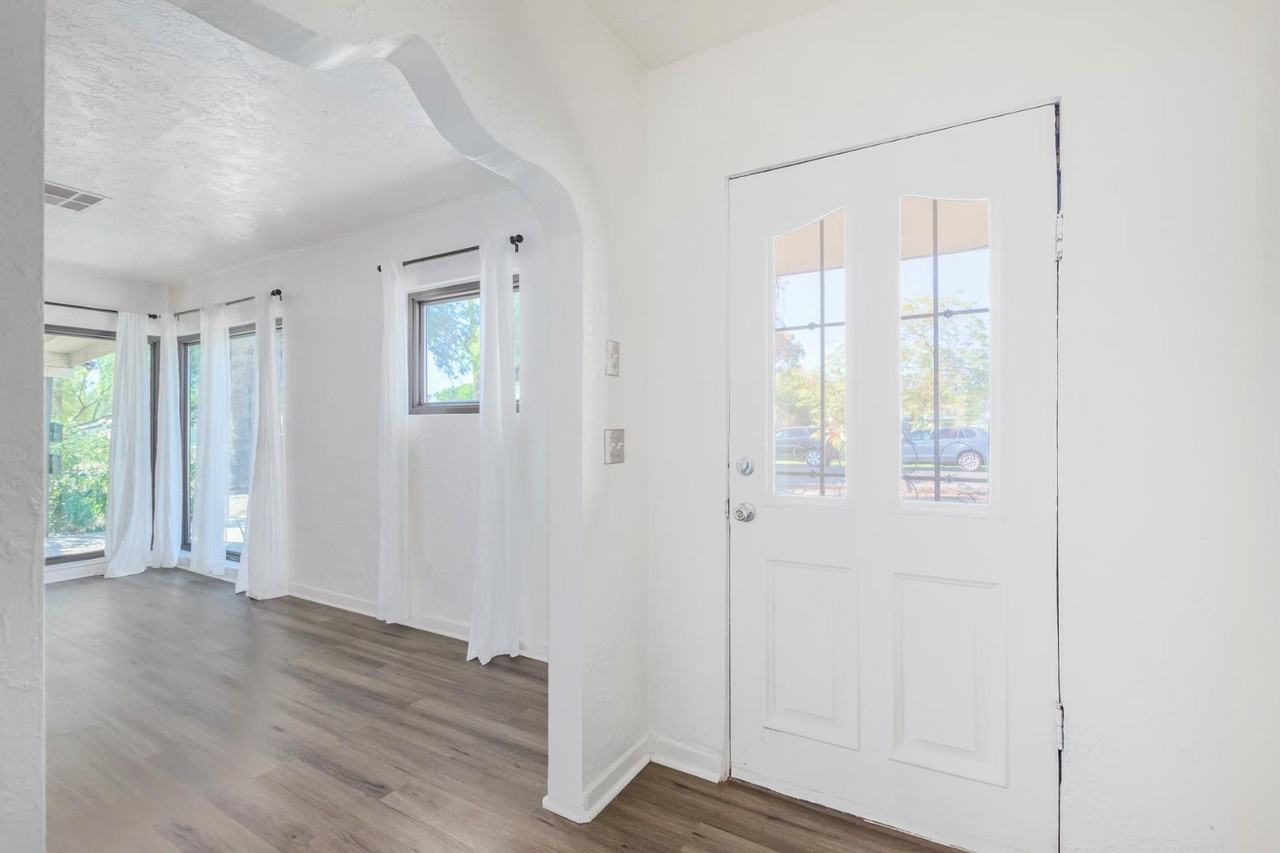 4613 N 11th Pl - Photo 2 of 10