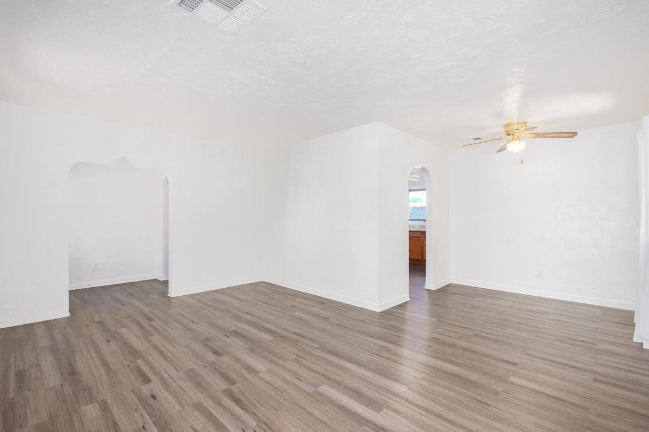 4613 N 11th Pl - Photo 4 of 10