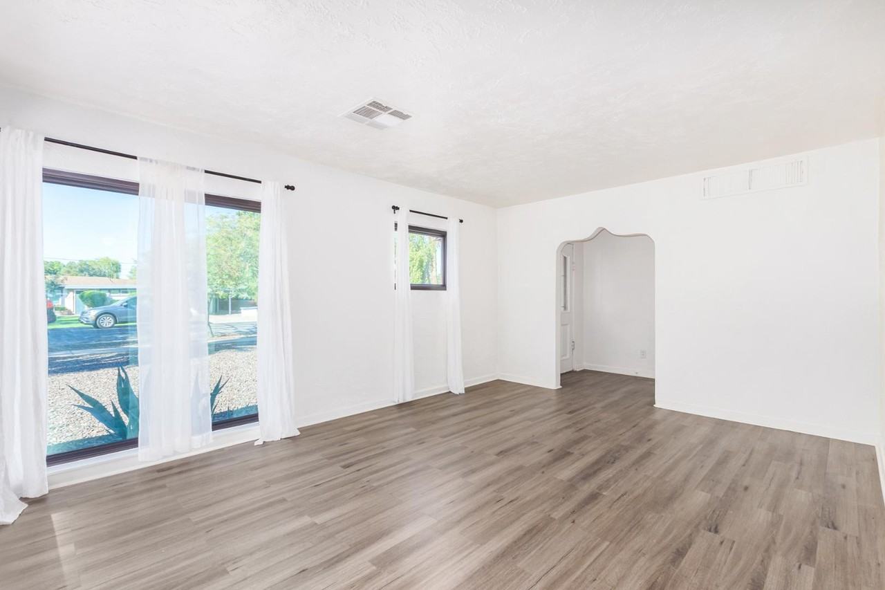 4613 N 11th Pl - Photo 5 of 10