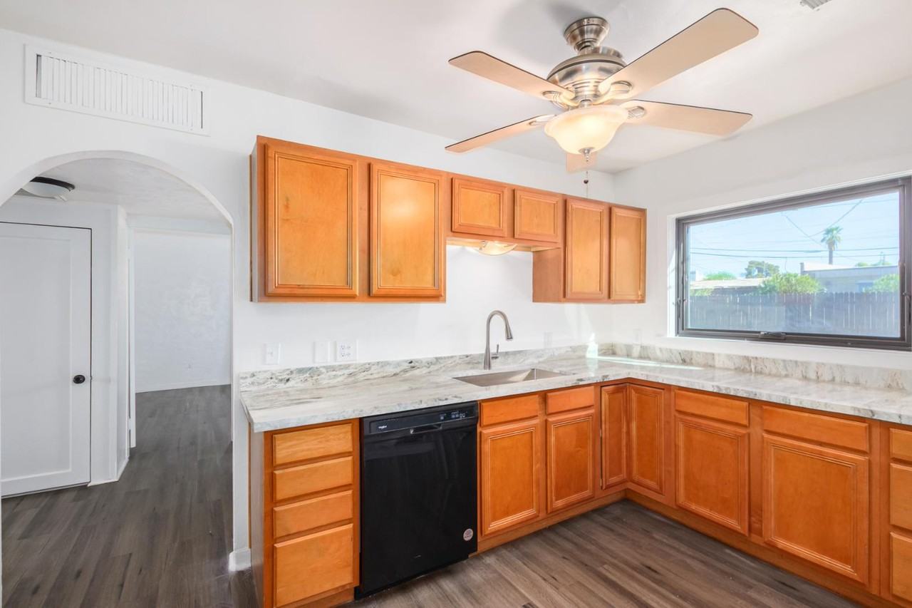 4613 N 11th Pl - Photo 7 of 10