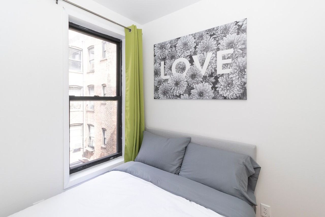 334 E 96th St #1032040P - Photo 4 of 32