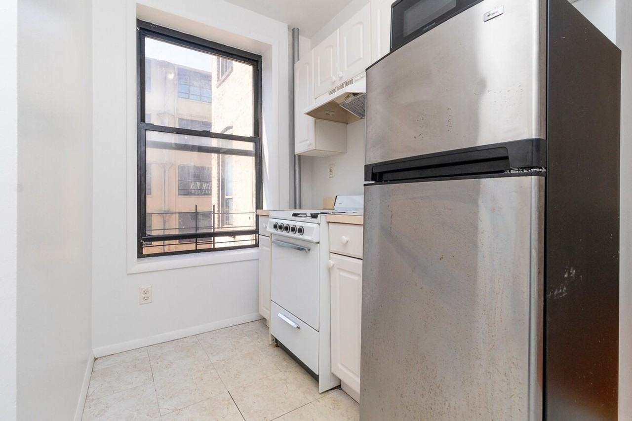 1789 1st Avenue - Photo 5 of 30
