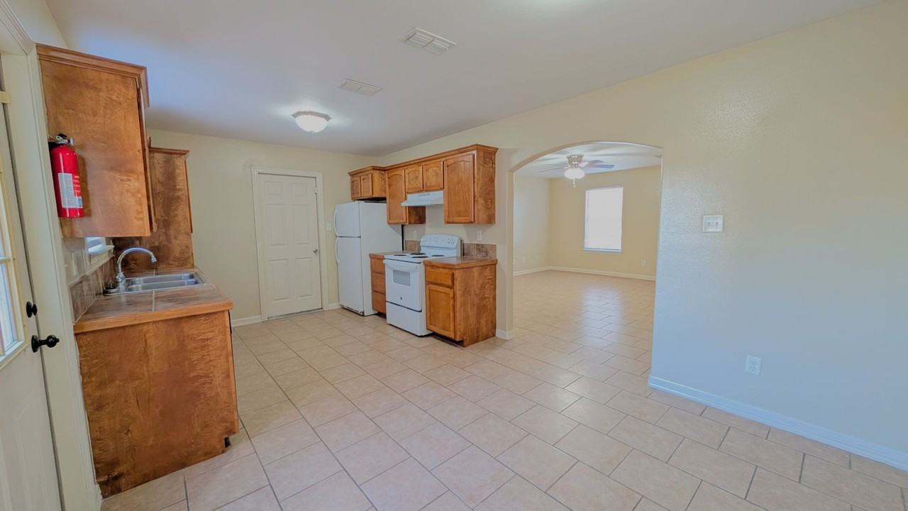 22938 Monte Alto Ct - Photo 5 of 17