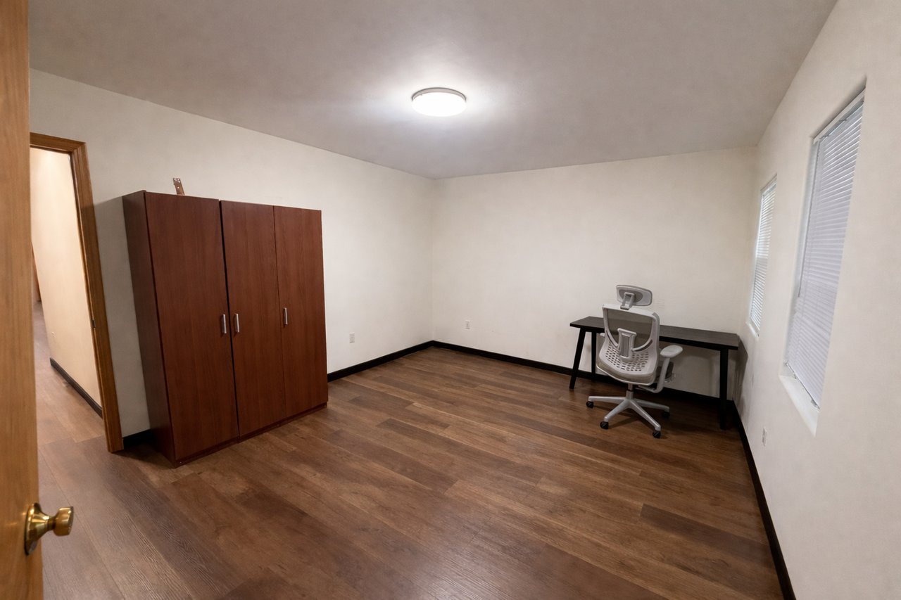 1361 1/2 W Adams Blvd - Photo 5 of 10