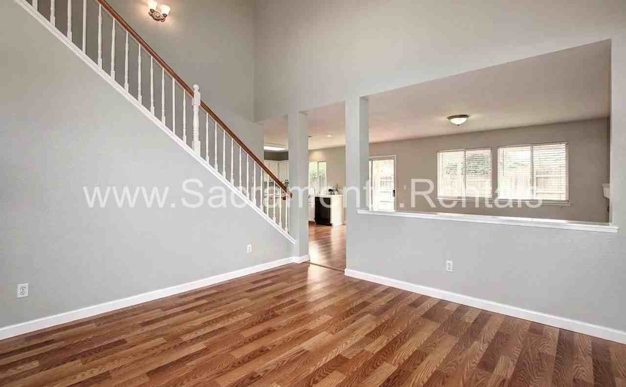 8772 Fallbright Way - Photo 4 of 30