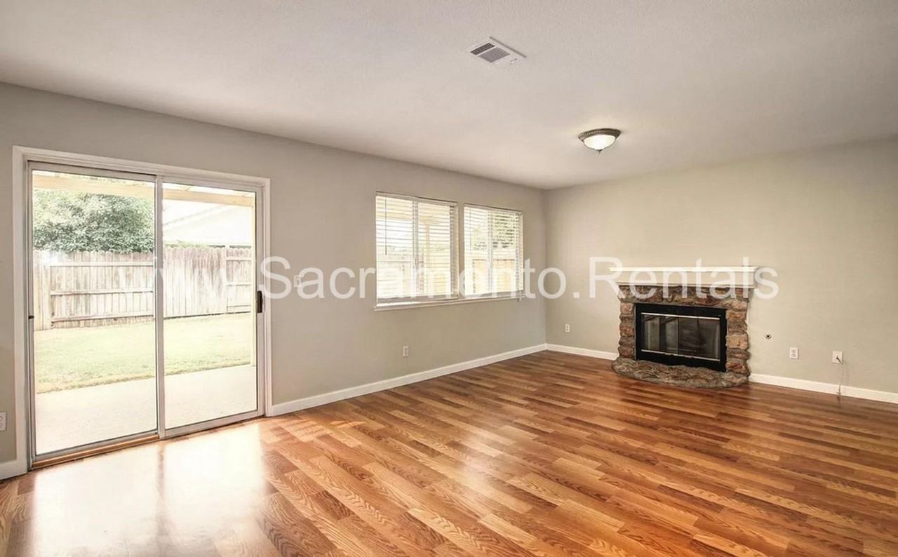 8772 Fallbright Way - Photo 7 of 30