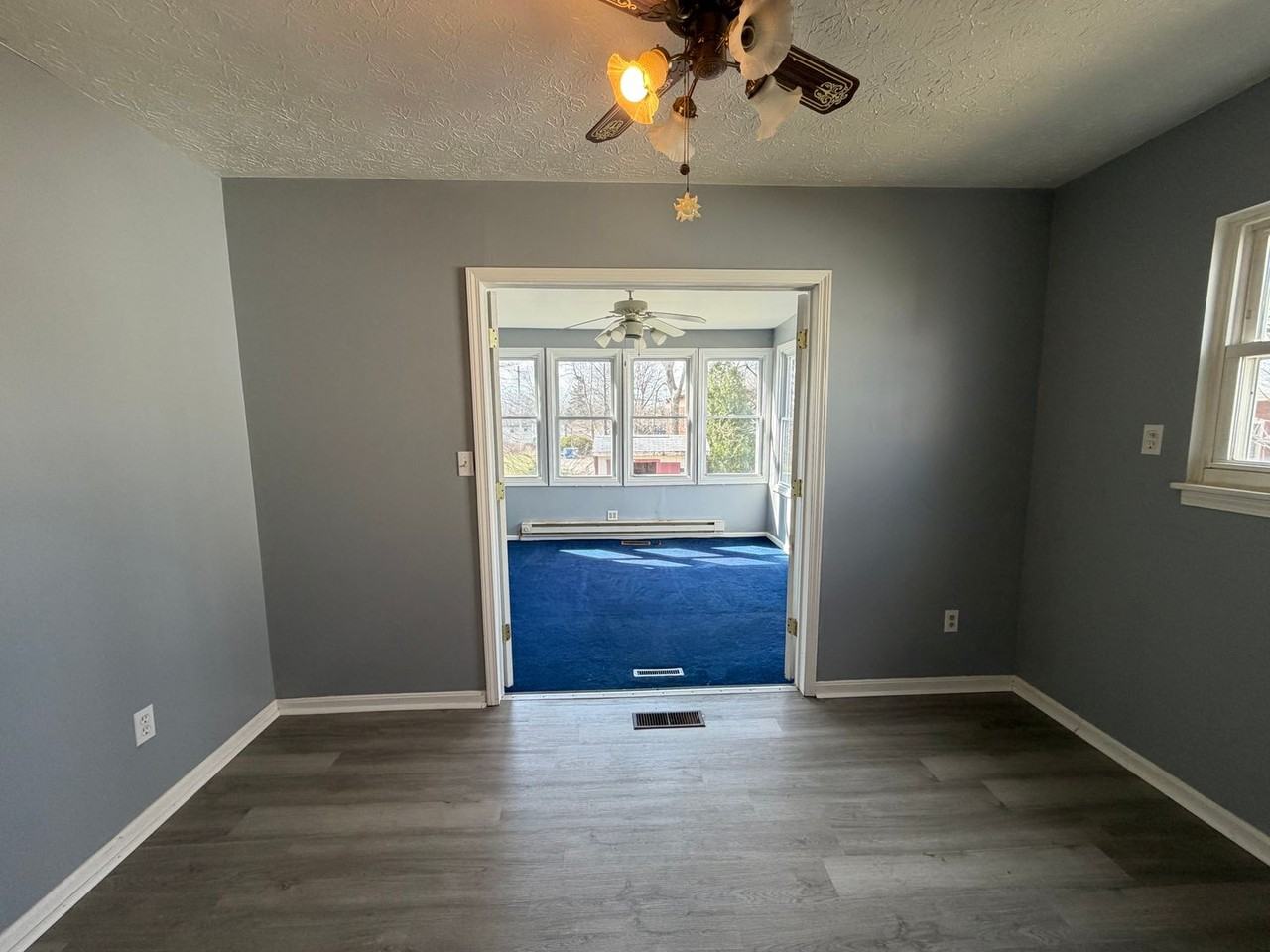 1090 Hartford Ave - Photo 4 of 15