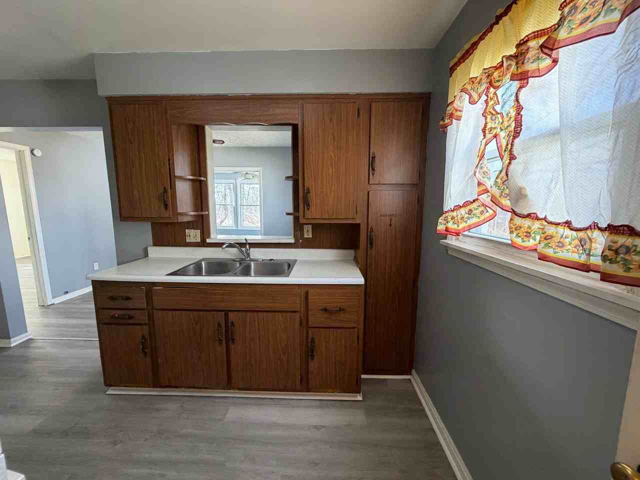 1090 Hartford Ave - Photo 6 of 15