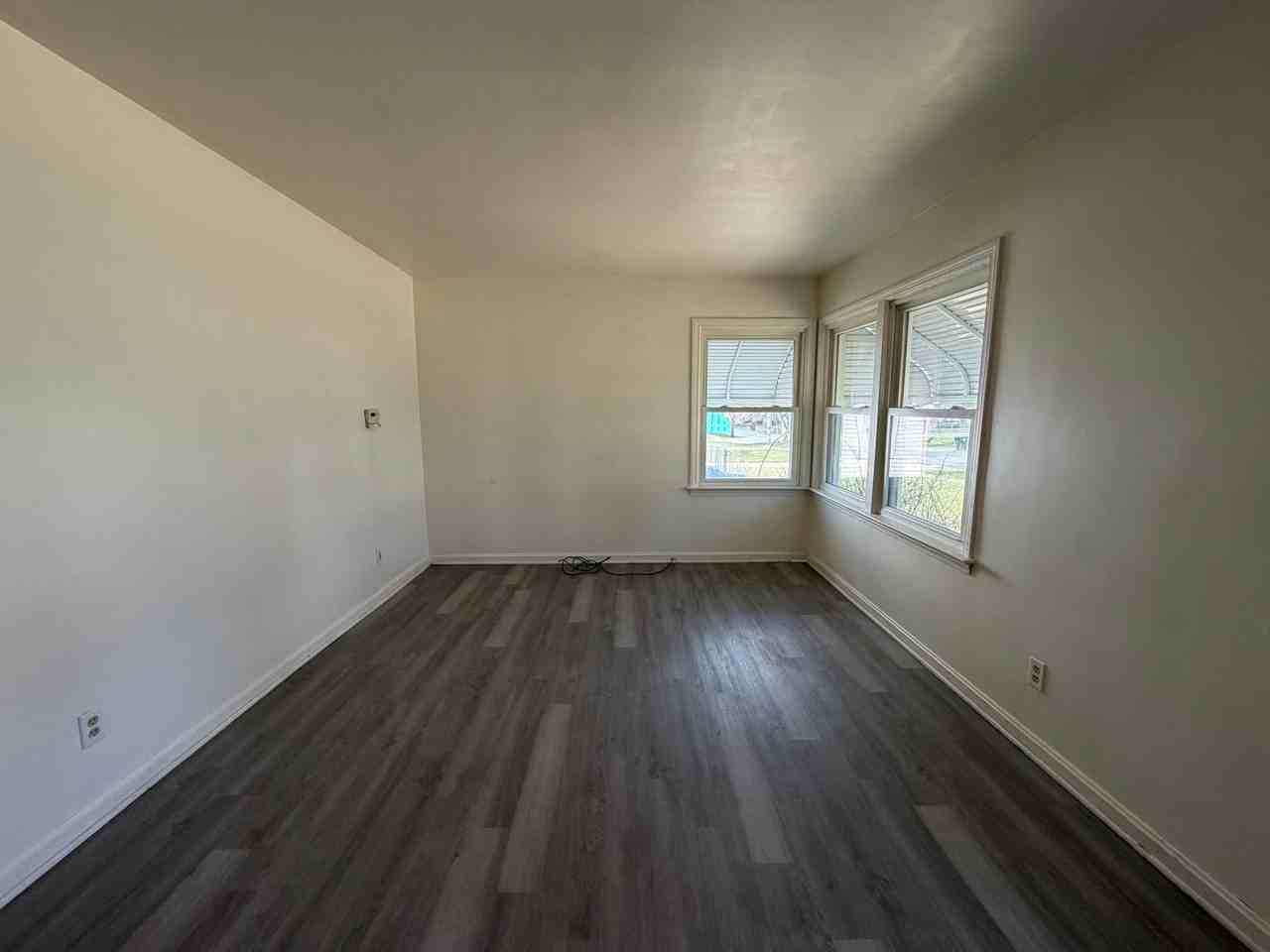 1090 Hartford Ave - Photo 7 of 15