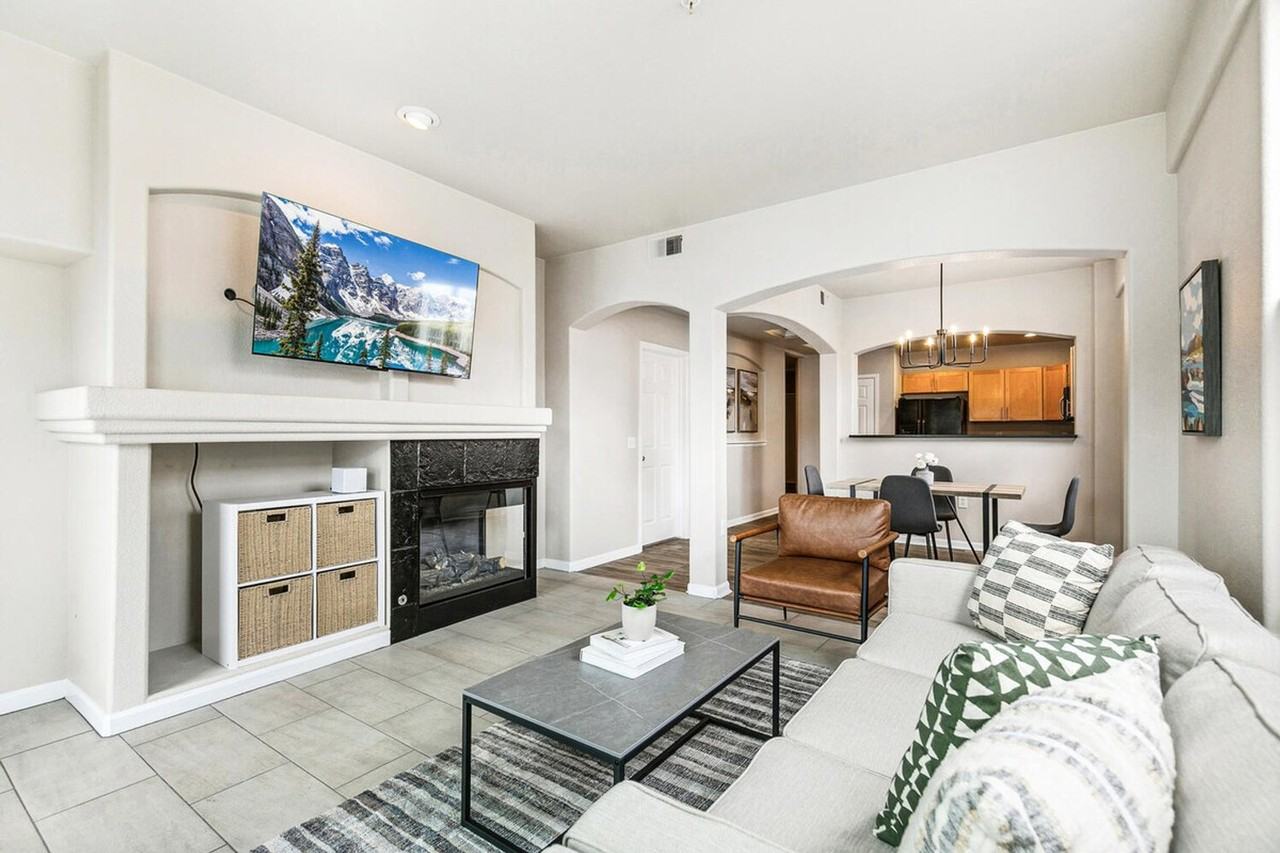 1727 N Pearl St #1221774P - Photo 3 of 32