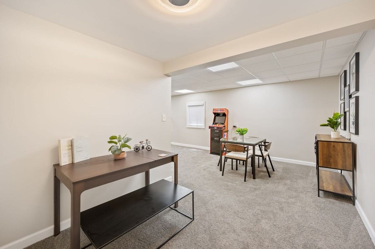 22051 W Taylor Rd #1285046P - Photo 2 of 24