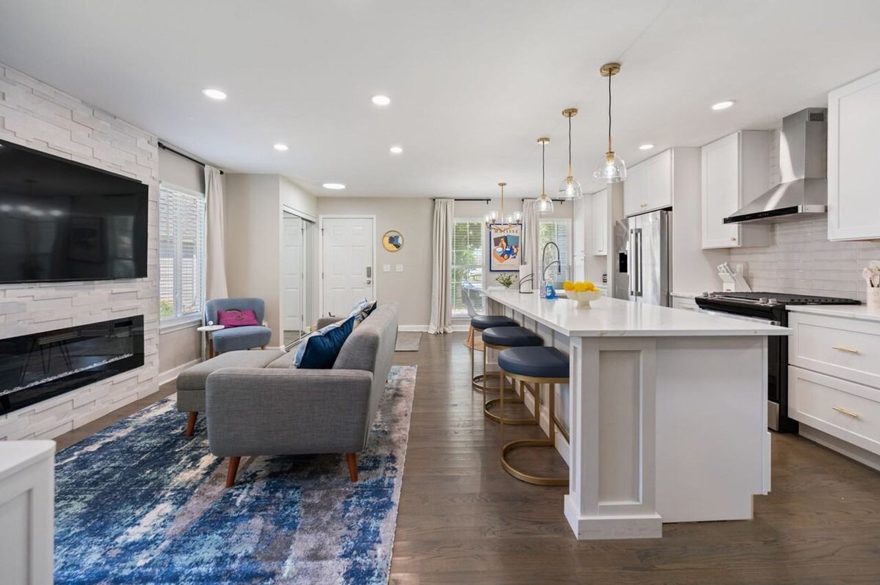 22051 W Taylor Rd #1285046P - Photo 3 of 24