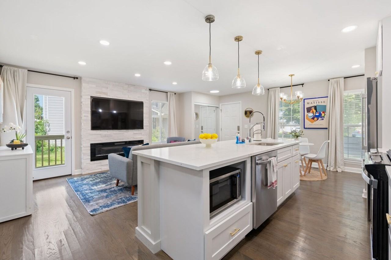 22051 W Taylor Rd #1285046P - Photo 5 of 24