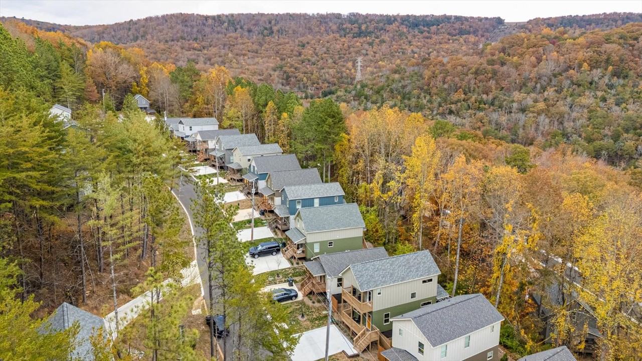 323 Kellys Ferry Pl #1352406P - Photo 4 of 28