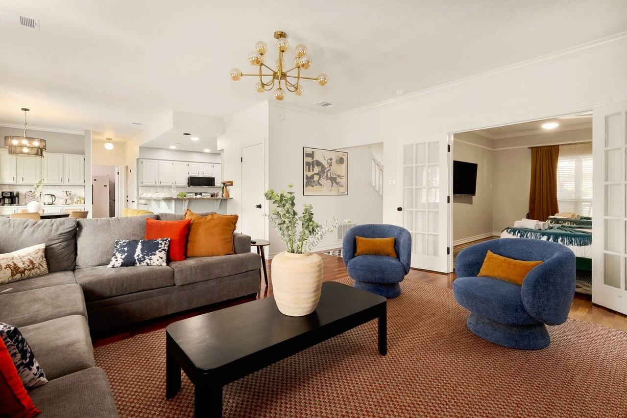 13702 Yellow Oak Cir #1369235P - Photo 3 of 50