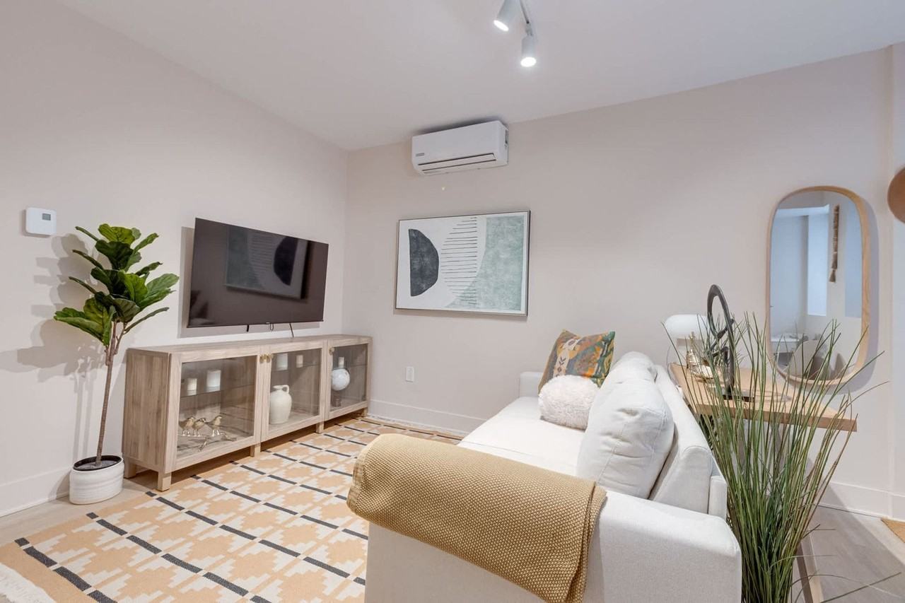 4050 Ch De Trafalgar #1385471P - Photo 2 of 16