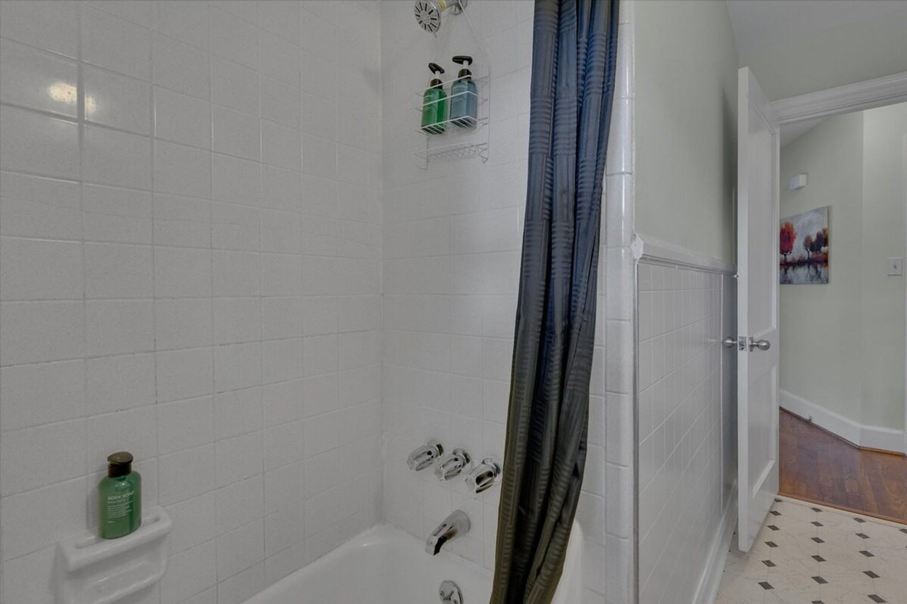 1001 Watts St #1391824P - Photo 5 of 21