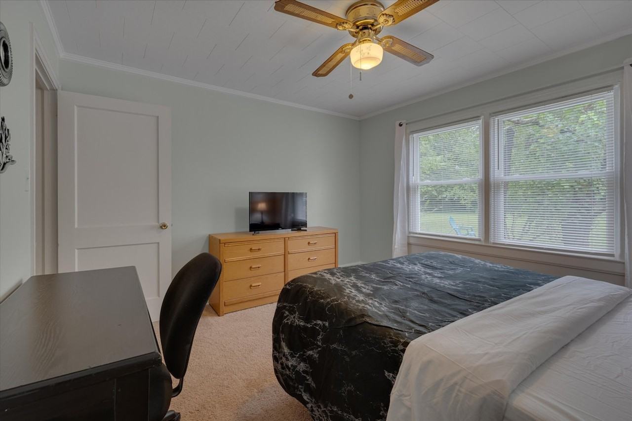 1001 Watts St #1391824P - Photo 7 of 21