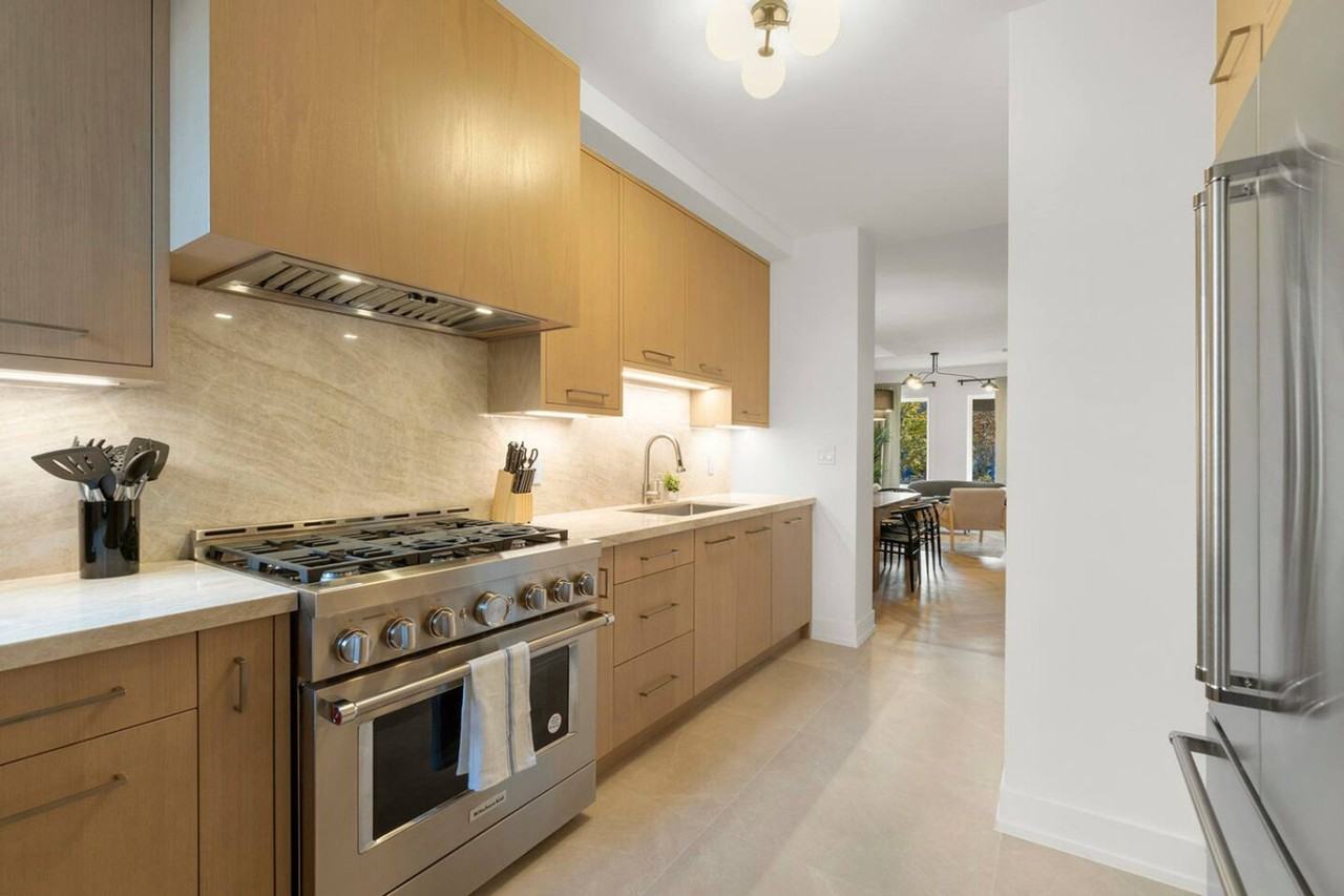 24 Denison Sq #1403813P - Photo 4 of 50