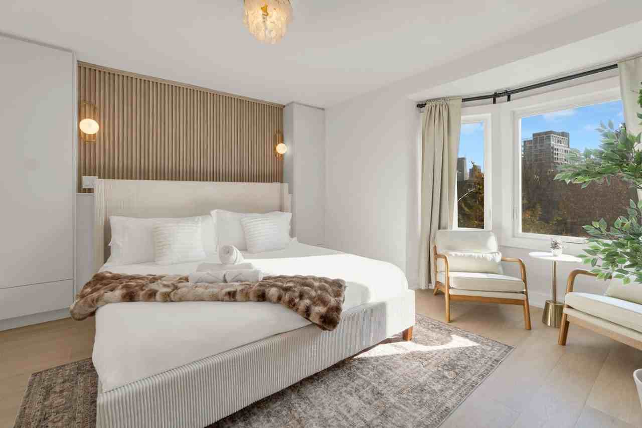 24 Denison Sq #1403813P - Photo 6 of 50