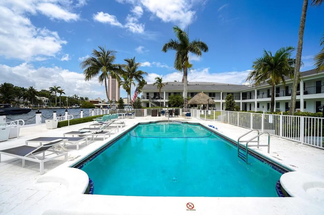 1035 Spanish River Rd #1424305P - Photo 3 of 50