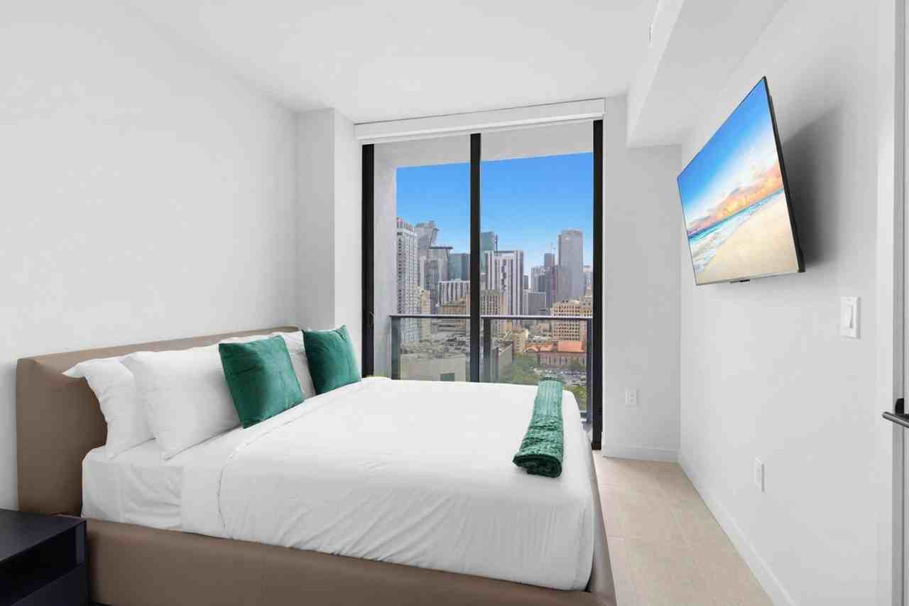 501 Ne 1st Ave #1501120P - Photo 5 of 36