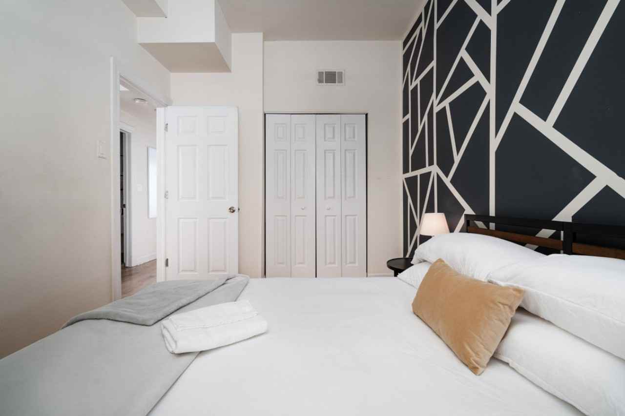 910N N Damen Ave #1501223P - Photo 7 of 25