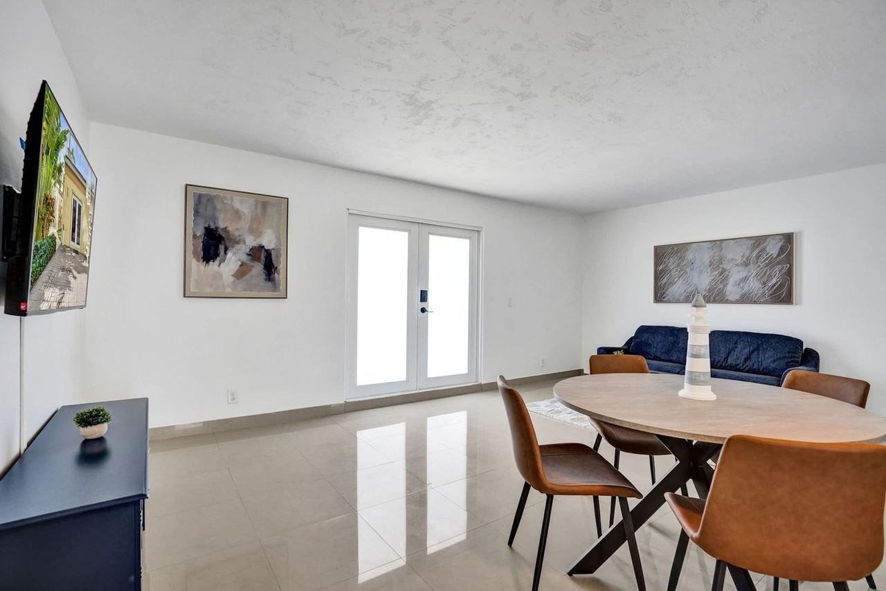 905 N Federal Hwy #1504074P - Photo 2 of 36