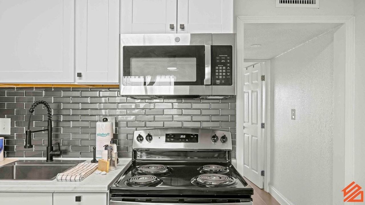 556 Coral Ct #1502038P - Photo 3 of 21