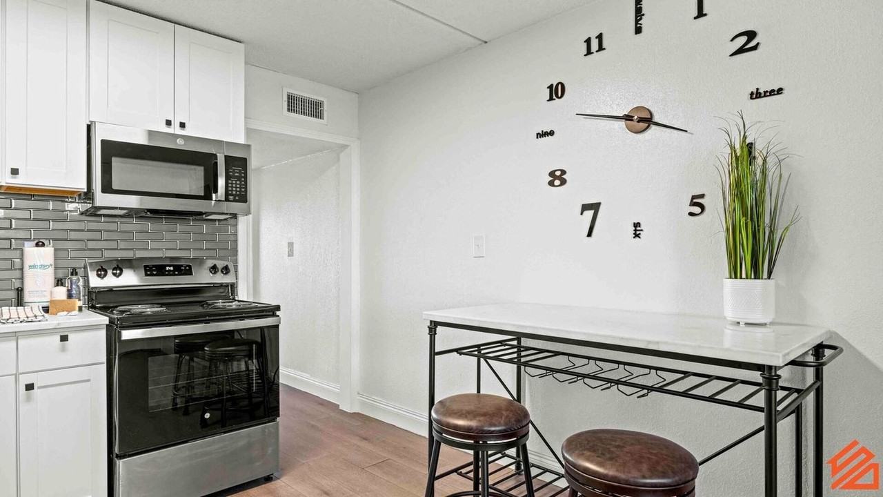 556 Coral Ct #1502038P - Photo 4 of 21