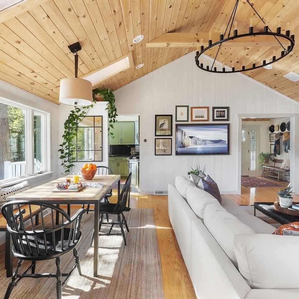 2046 Lakeside Dr W #1502225P - Photo 3 of 24