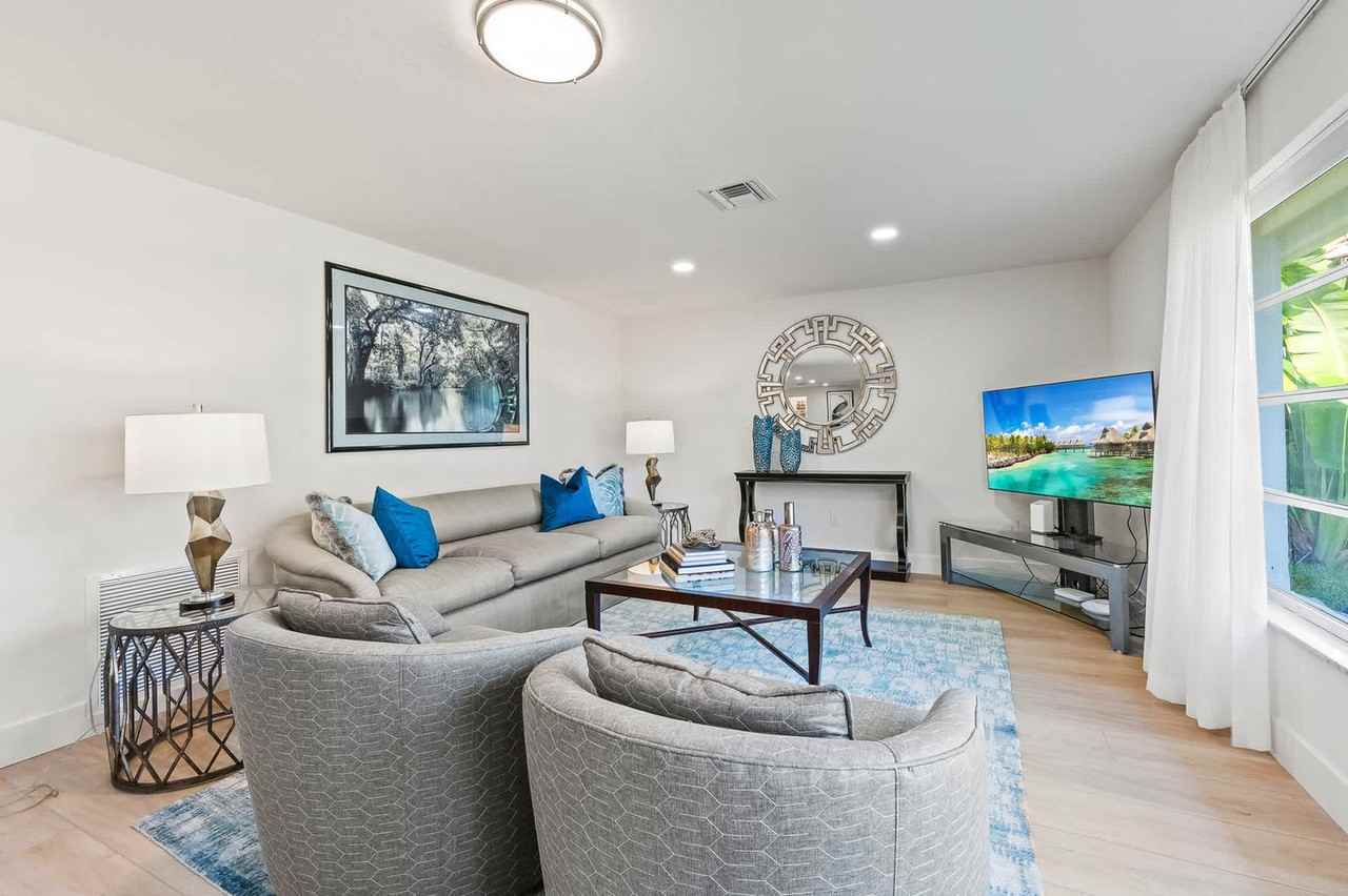 606 Wedge Dr #1504171P - Photo 4 of 44