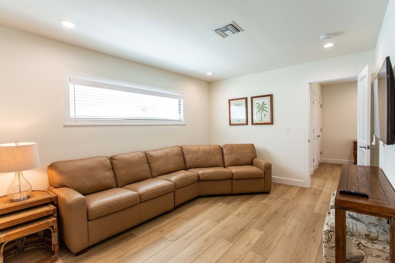 588 111th Ave N #1504179P - Photo 4 of 40