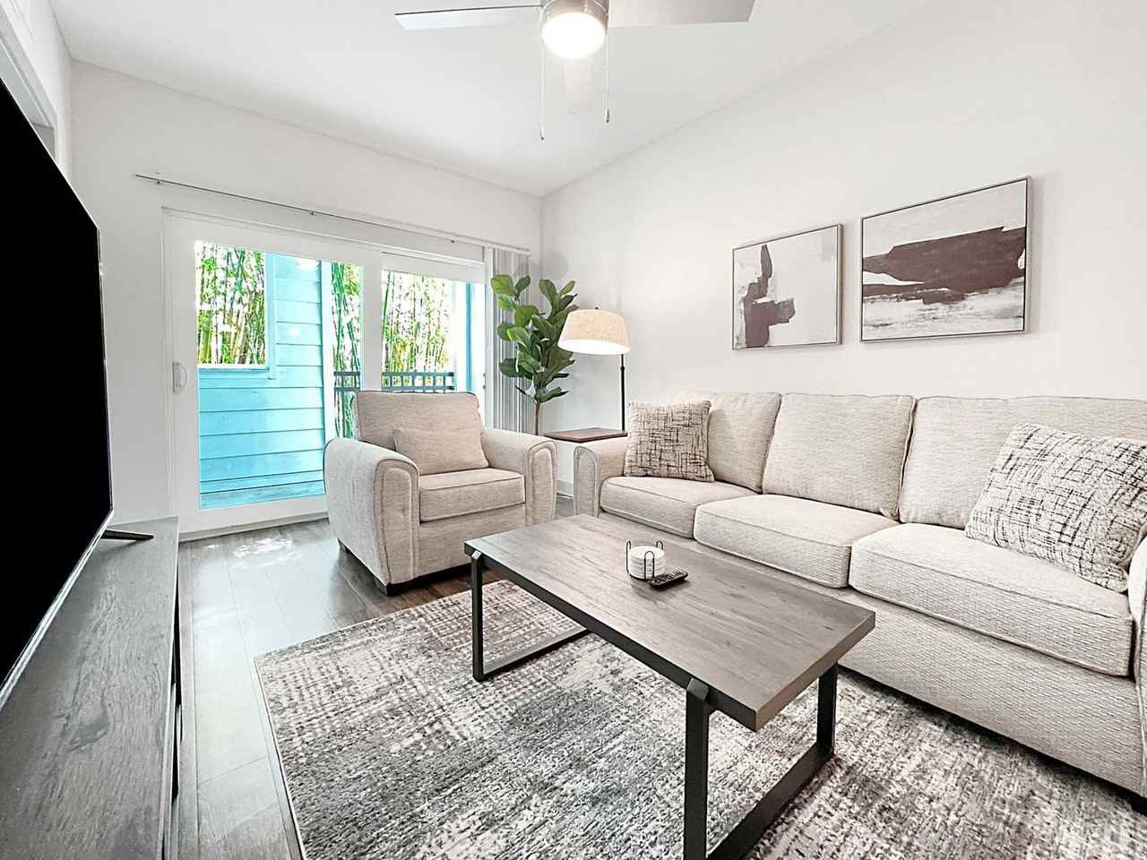 124 S Morgan St #1504565P - Photo 2 of 50