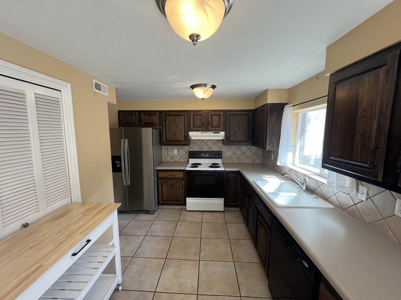 730 E Baker Dr - Photo 2 of 22