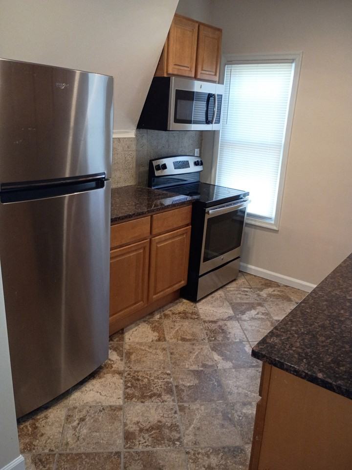 432 W Queen Ln - Photo 2 of 13