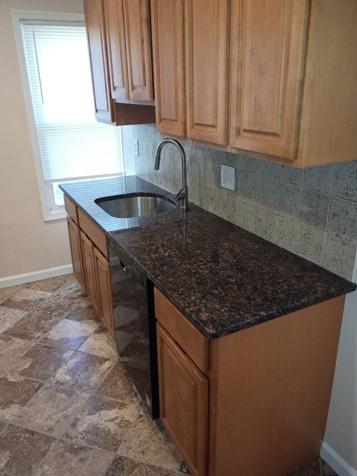 432 W Queen Ln - Photo 3 of 13