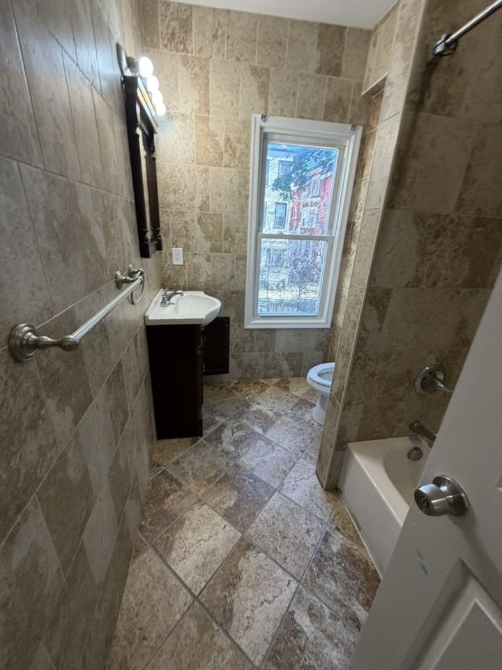 432 W Queen Ln - Photo 4 of 13