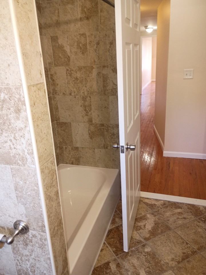 432 W Queen Ln - Photo 5 of 13