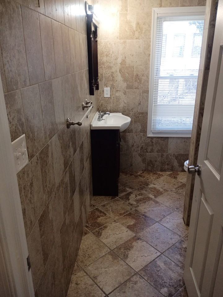 432 W Queen Ln - Photo 7 of 13