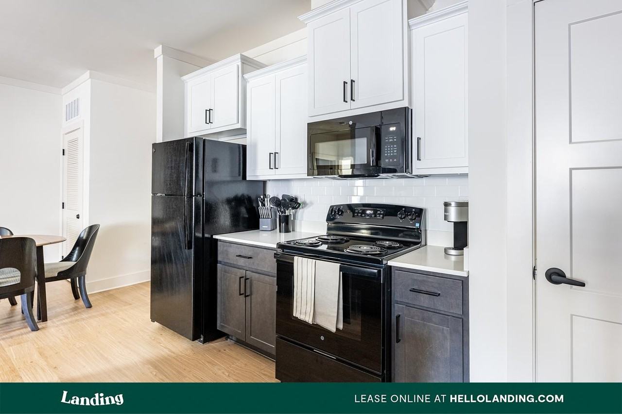 185 Ashford Circle - Photo 3 of 50