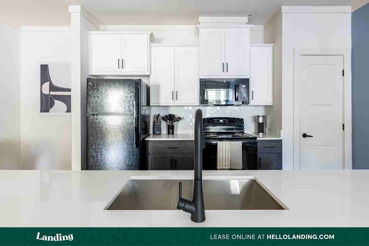 185 Ashford Circle - Photo 4 of 50