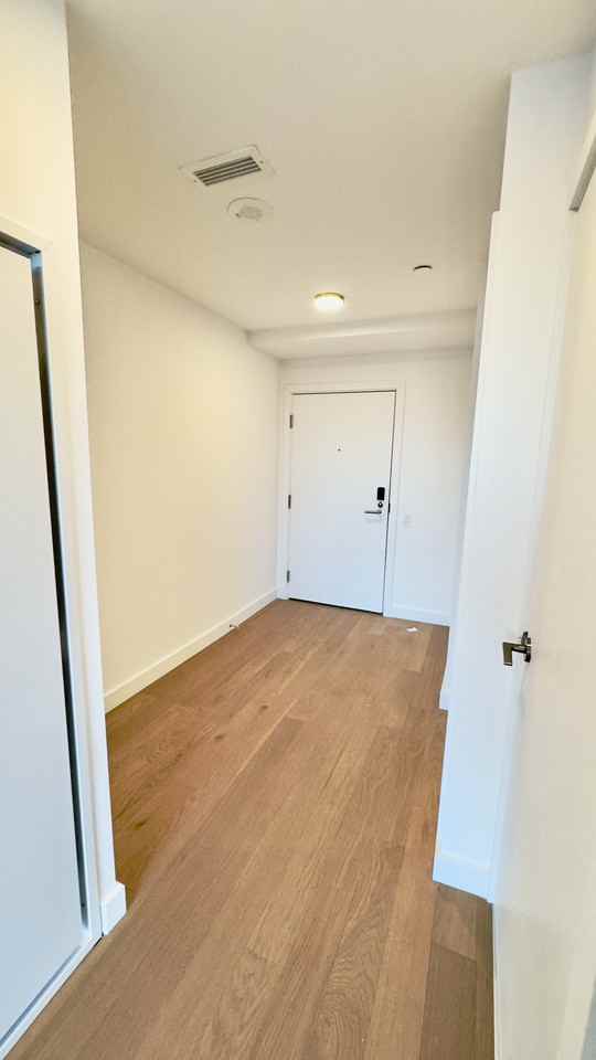 1720 Bayview Ave - Photo 7 of 20