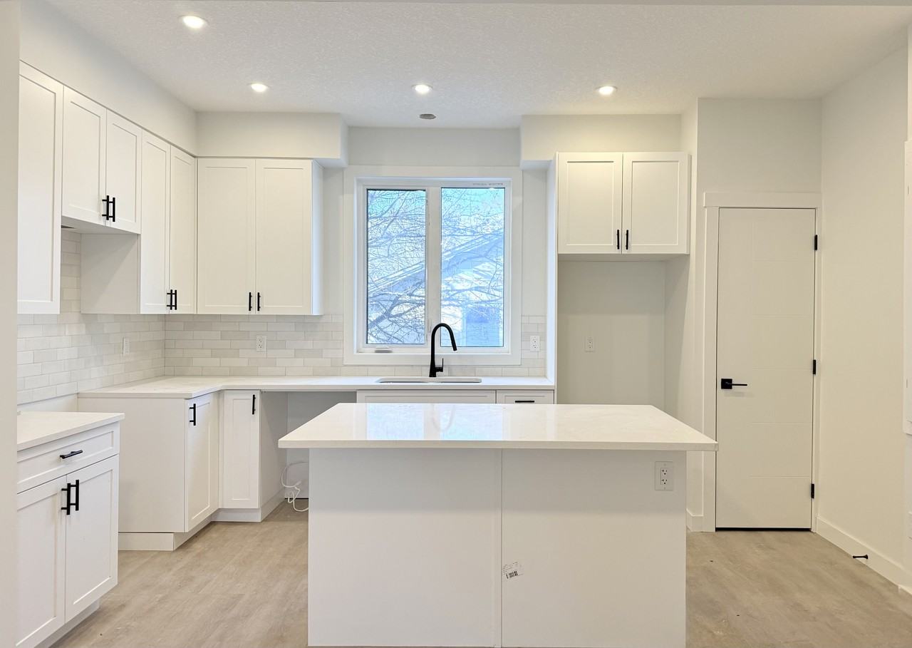 14002 Garage 1 - 14002 123a Avenue Nw #9 - Photo 2 of 10