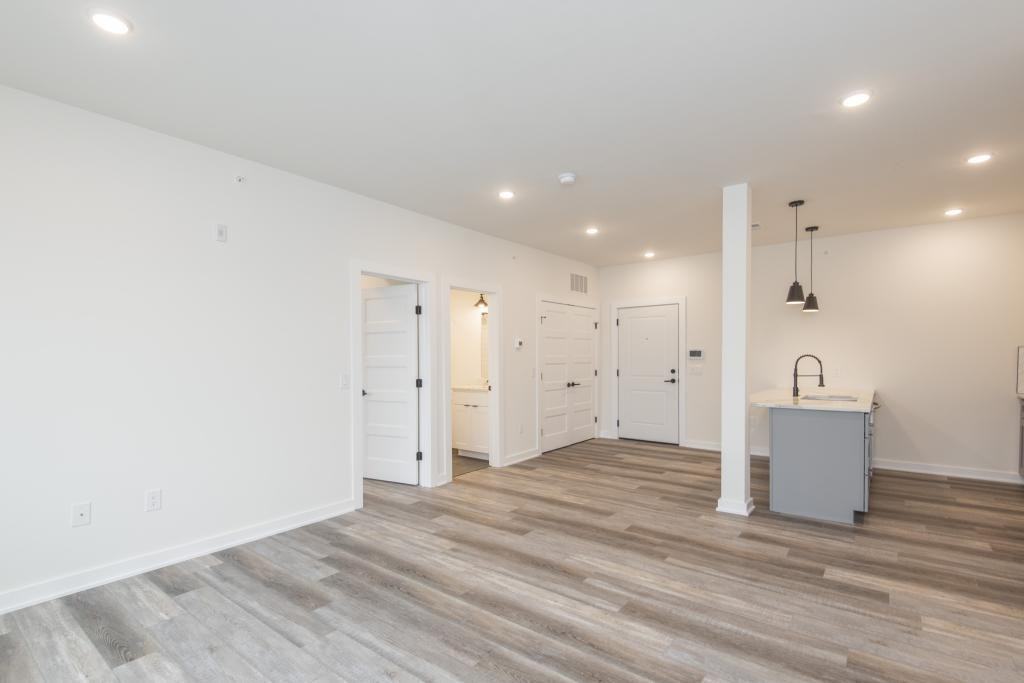 913 S 51st St - Photo 4 of 18