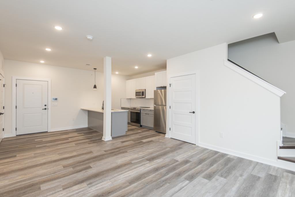 913 S 51st St - Photo 5 of 18