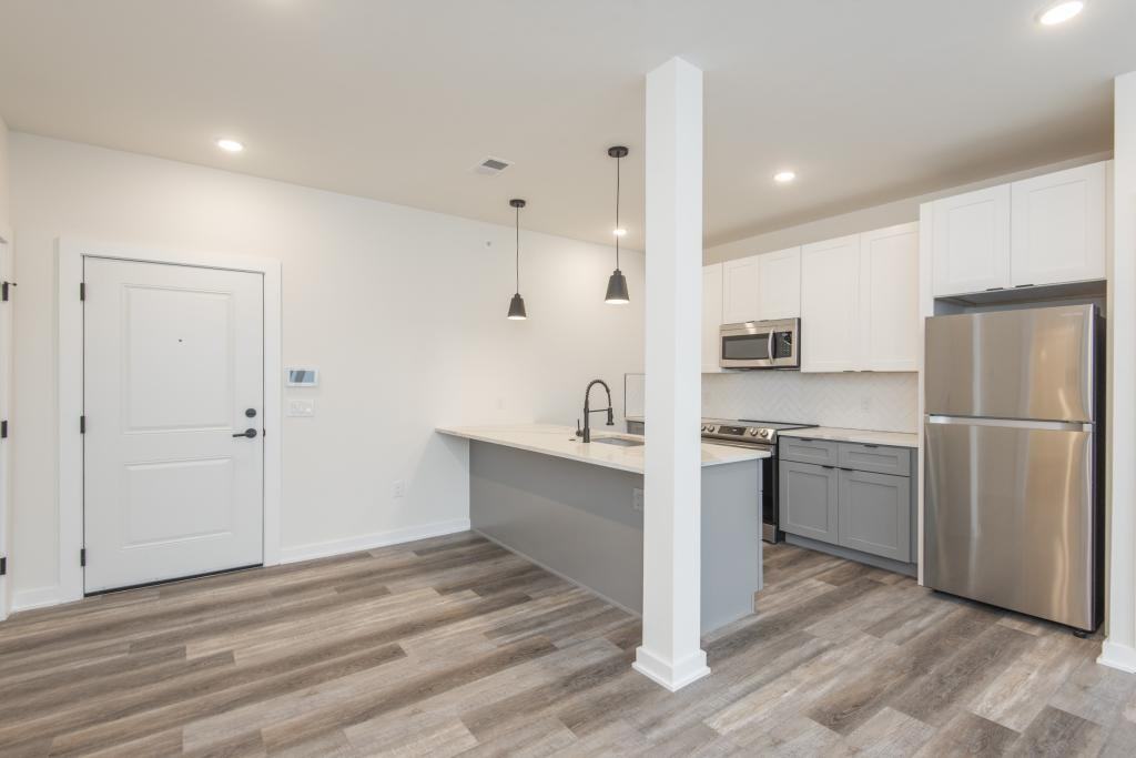 913 S 51st St - Photo 6 of 18