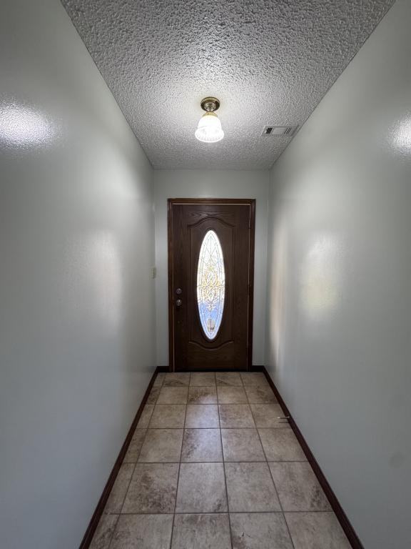 111 Rainbow Ave - Photo 2 of 17