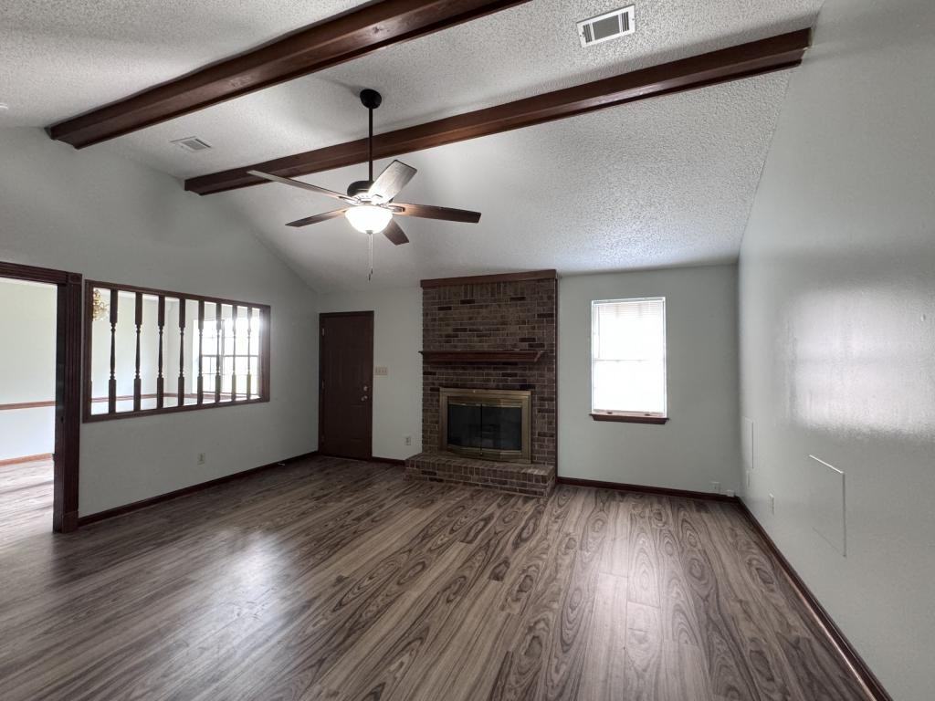 111 Rainbow Ave - Photo 3 of 17