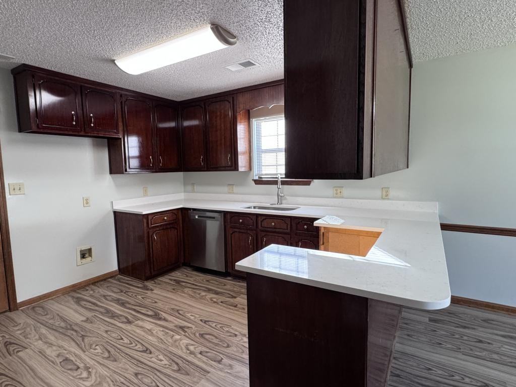 111 Rainbow Ave - Photo 5 of 17